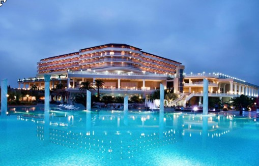 Starlight Resort Hotel вечером